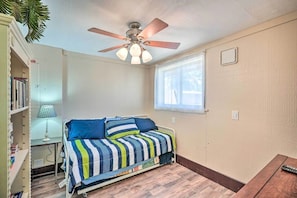 4th bedroom with trundle bed, TV and games