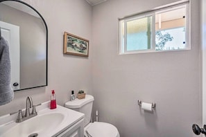 1/2 bath in laundry room off of kitchen
