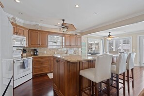 Fully equipped kitchen with all your basic cooking necessities