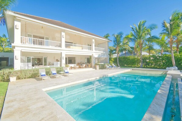 Hacienda B5 - Luxury villa with golf and lake view in exclusive beach resort (3533)