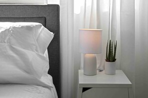 bedside reading lamps