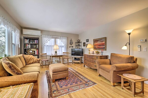 Hadley Vacation Rental | 3BR | 2BA | 1,710 Sq Ft | Stairs Required
