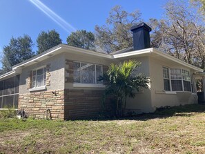 Side view of driveway 