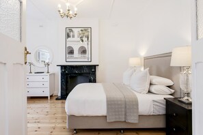 Bedroom 2 - King Bed. Adelaide short term rental, pool, executive rental, family home (1)