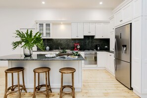 Elite Accommodation, Oasis, Dulwich, Adelaide short term rental, pool, executive rental, family home (2)