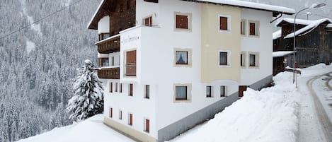 Building, Window, Property, Snow, Mountain, House, Slope, Sky, Freezing, Tree