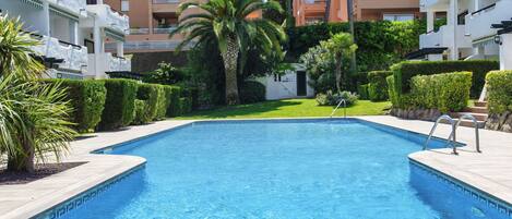 Water, Plant, Property, Window, Building, Azure, Swimming Pool, Tree, Architecture, Body Of Water