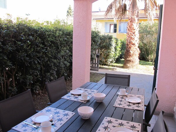 Table, Furniture, Sky, Property, Window, Water, Building, Plant, Chair, Interior Design