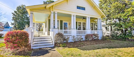Edenton Vacation Rental | 4BR | 2.5BA | 2,446 Sq Ft | Steps Required for Entry