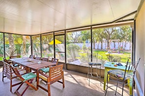 Screened-In Porch