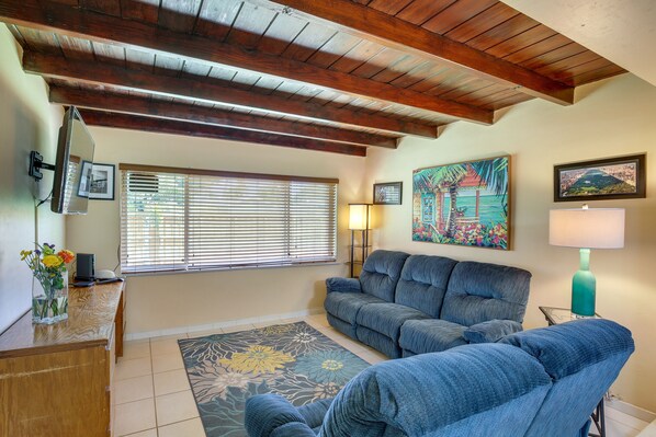 Hollywood Vacation Rental | 2BR | 1BA | 1,206 Sq Ft | Step-Free Access
