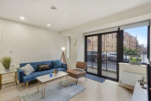 Living room/seating area