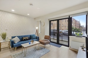 Living room/seating area