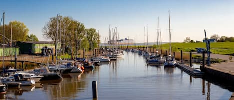 Unterkunft fußläufig 100 Meter "Der alte Hafen" mit Blick auf Nordsee/Elbe 