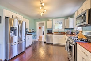 Kitchen | Free WiFi | Spacious Yard | Walk to Ruffner Mountain