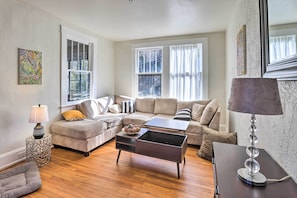 Living Room | Main Floor | Central Air Conditioning | Smart TV