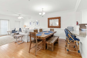 The dining area with seating for 6