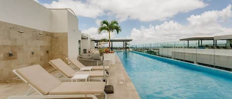 A fantastic rooftop pool and lounge area at the compmlex