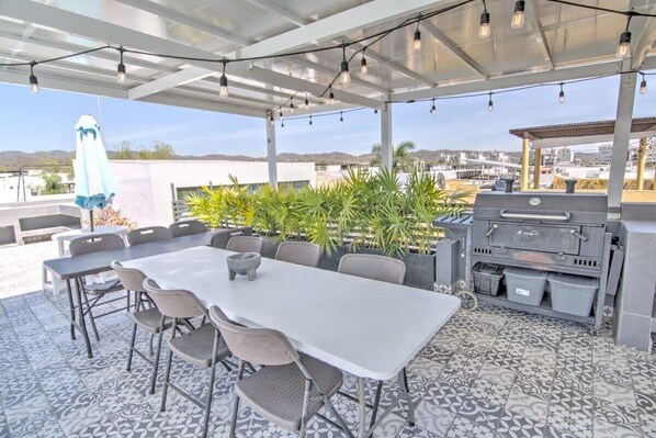 Rooftop pool & BBQ area