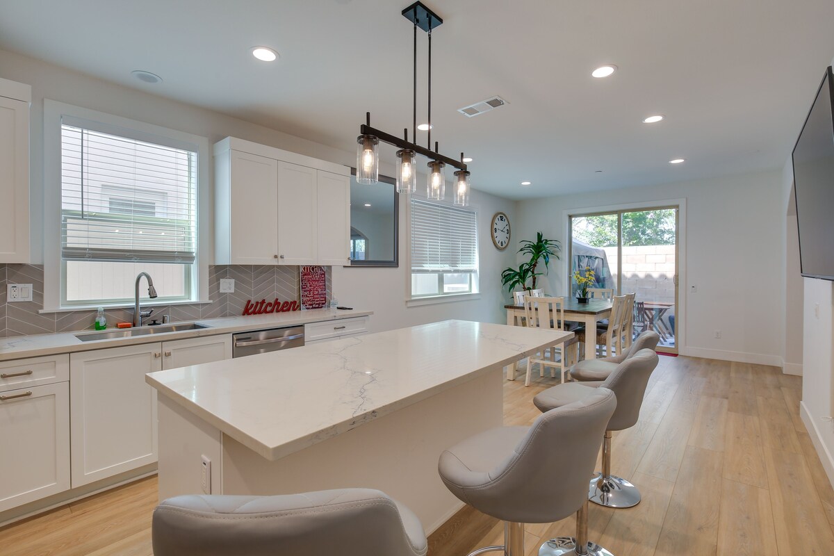 Pet-Friendly Paramount Home, 16 Mi to Los Angeles!