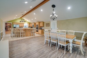 Dining Area | Dishware & Flatware Provided