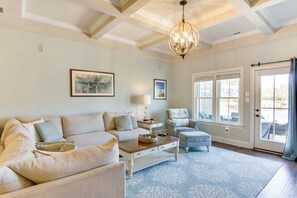 Living Room | Smart TV