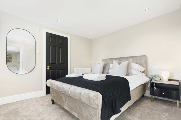 Apartment 7 Bedroom, Double Bed