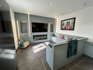 Living Room / Lounge