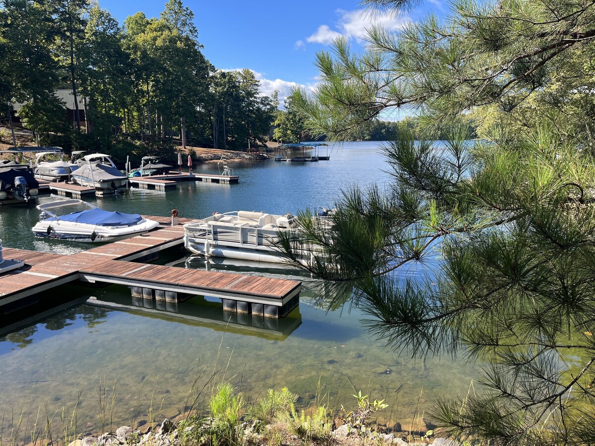 Game Day Lake Retreat – Only 20 minutes to Clemson – Sunset views at Keowee