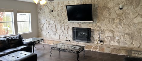 Huge Den, smart TV great place to watch the game or movies. Seating for 10+