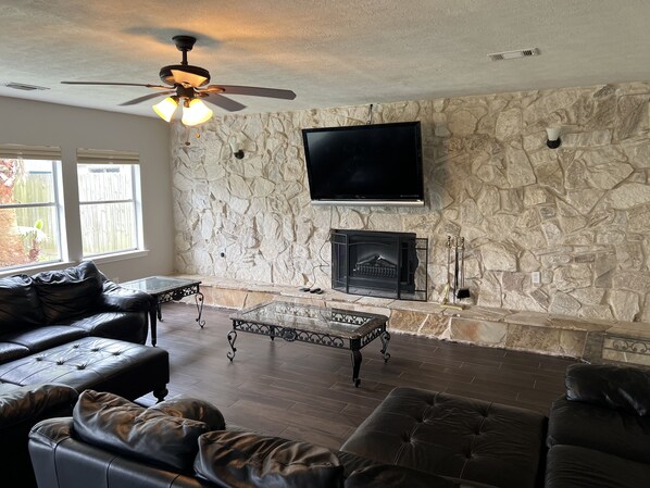 Huge Den, smart TV great place to watch the game or movies. Seating for 10+