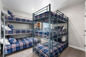 Bedroom 5- Bunk Room