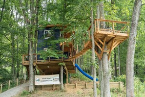 Welcome to the Lakefront Treehouse at the Oasis!