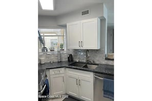 stunning backsplash.. and high-end quality cabinetry!