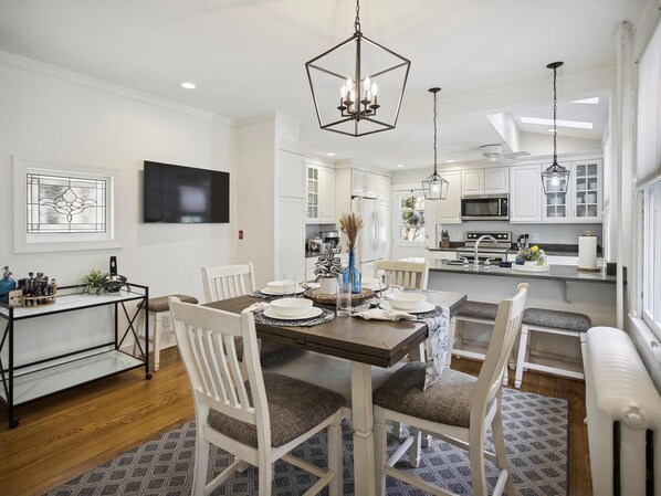 Beautiful eat-in kitchen - table that expands from seating for four to eight