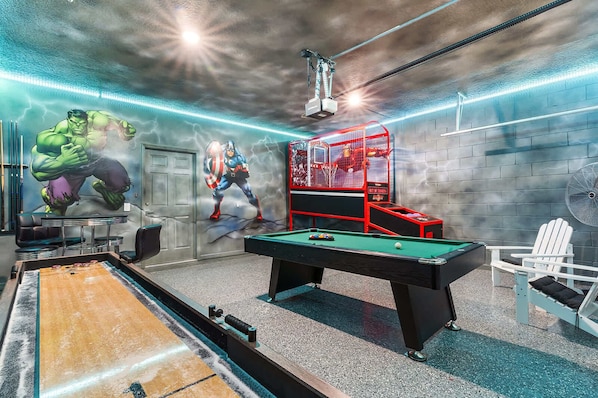Calling all superheroes! Enjoy an epic experience in our Marvel-inspired gameroom ā
