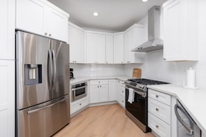 Brand New Kitchen and Appliances are waiting for you.