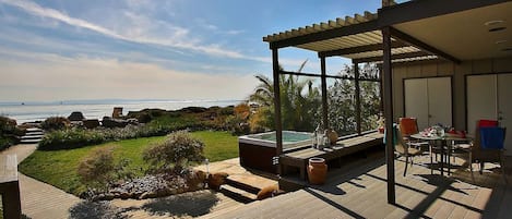 Front porch facing the ocean 