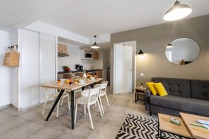 At check-in, you will receive a unit of the same type as shown in this listing, complete with the advertised size and number of rooms. Actual decor in the unit, view, and furniture layout may differ.