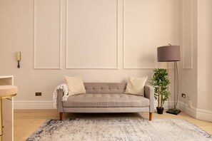 London Lovers - Newly Refurbished 2 BR in Chelsea (5854)