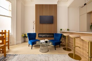 London Lovers - Newly Refurbished 2 BR in Chelsea (5852)