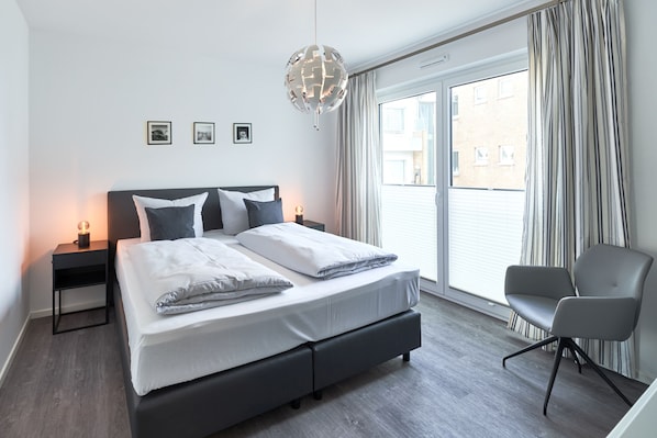 Schlafzimmer mit Doppelbett