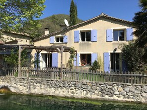 Vue extérieure du bâtiment. le Gîte