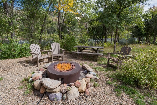 Gas fire pit on the Animas River (2 bedroom cabin)