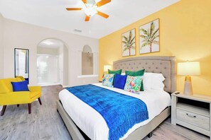 King bedroom with en-suite bathroom 