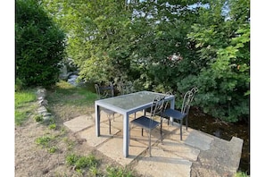 Dining table by the Latsa river