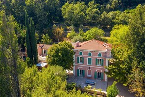 Building Exterior, Garden