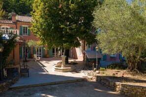 Building Exterior, Garden