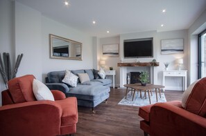 Kiln Park Farmhouse - 4 Bedroom Cottage - Narberth (14023)