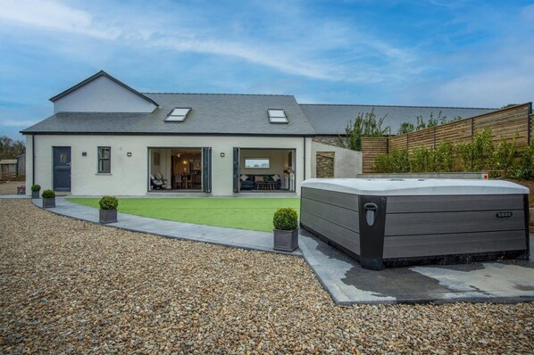Kiln Park Farmhouse - 4 Bedroom Cottage - Narberth (14141)